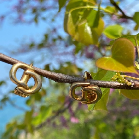 VINTAGE made in Germany Christian Dior gold tone clip on small logo earrings - Picture 9 of 9